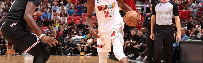  巴特勒关键球热火险胜尼克斯  