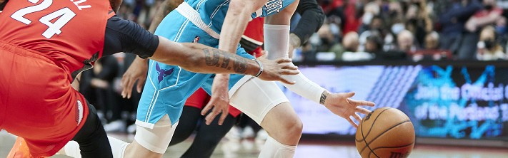  利拉德六十分创赛季新高  