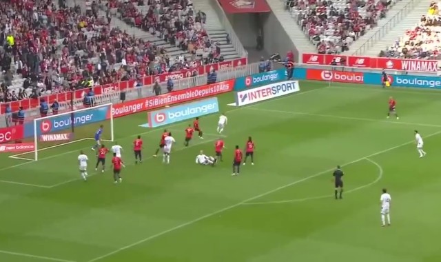  斯特拉斯堡绝杀里昂，送对手赛季首败  