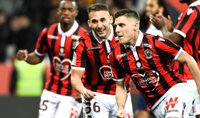  巴黎圣日耳曼主场大胜领跑积分榜  