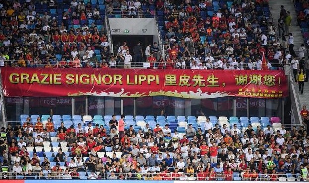  波鸿球迷横幅抗议俱乐部管理层  