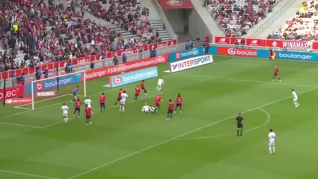  斯特拉斯堡绝杀里昂，送对手赛季首败  